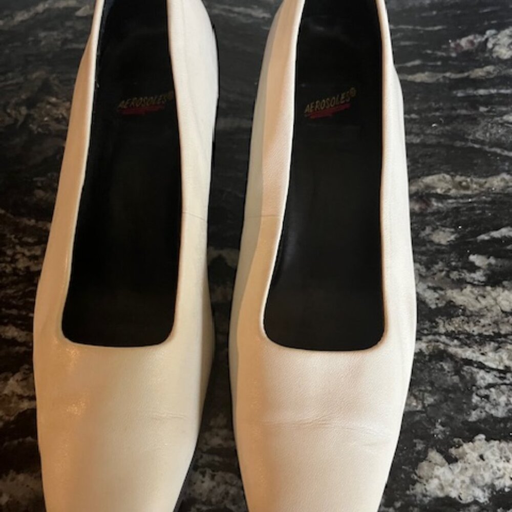 aerosoles cream pumps, 2 " heals, never worn, size 9